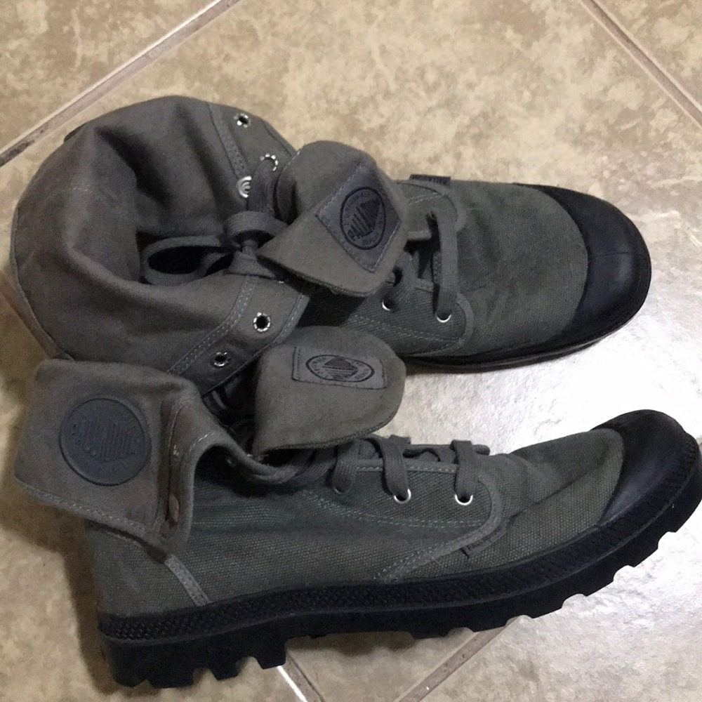 Palladium baggy boots in olive size men 13